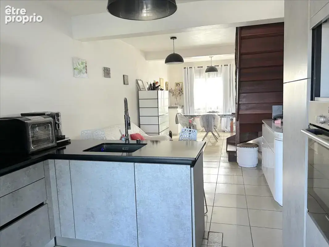 Saint Paul centre ville Appartement T3 traversant et lumineux - photo 6