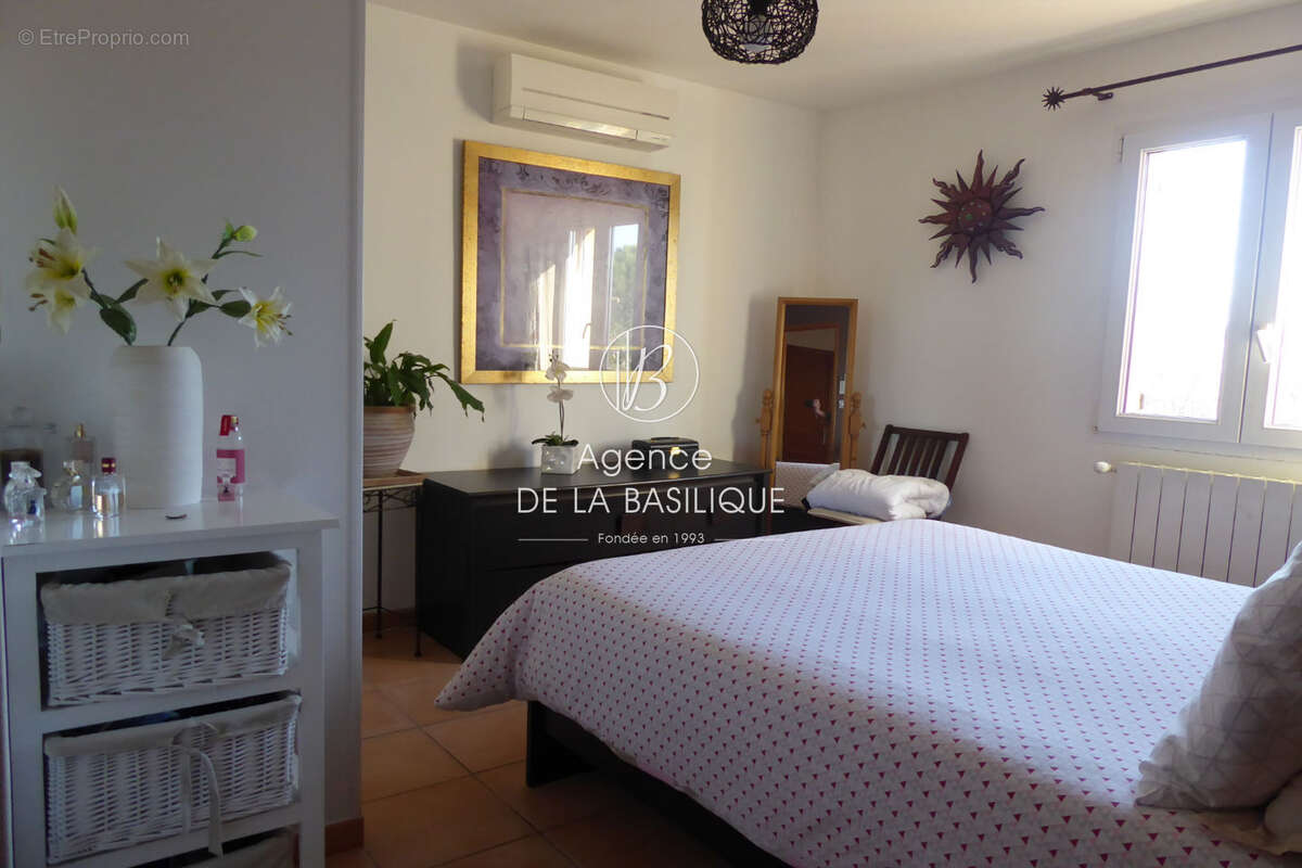 Maison 130 m² à Saint-Maximin-La-Sainte-Baume  - photo 7