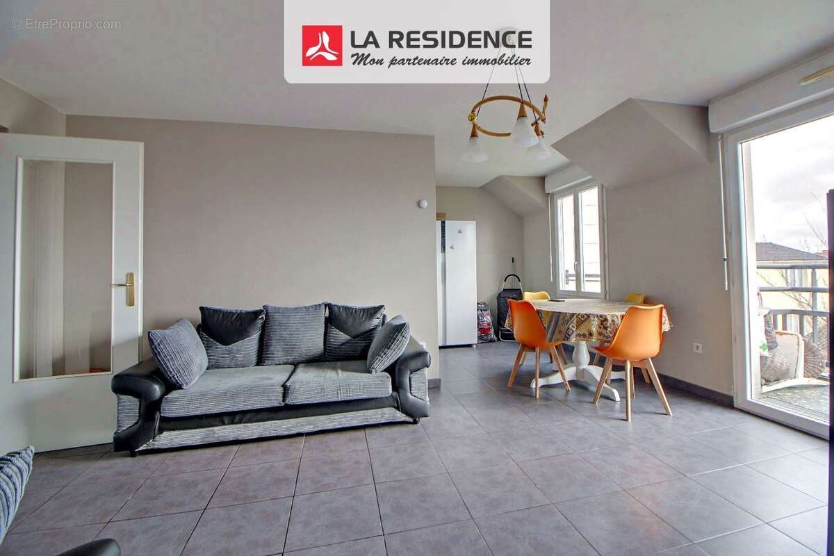 Appartement à CHANTELOUP-LES-VIGNES