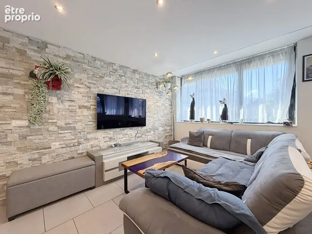 Appartement + local à vendre cluses centre-ville - photo 3
