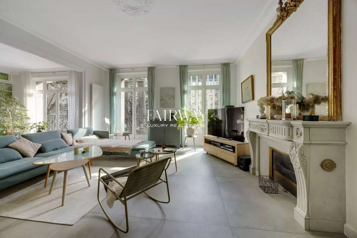 Appartement à PARIS-17E