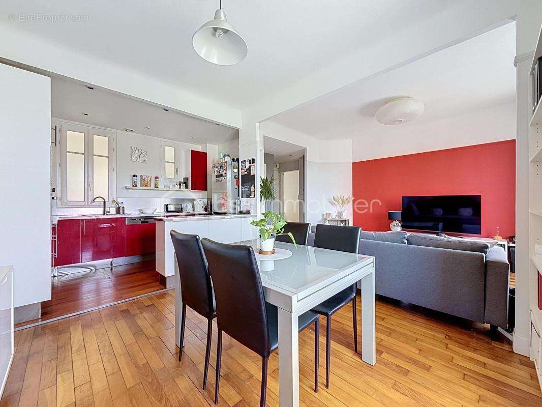 Appartement à LE MESNIL-LE-ROI