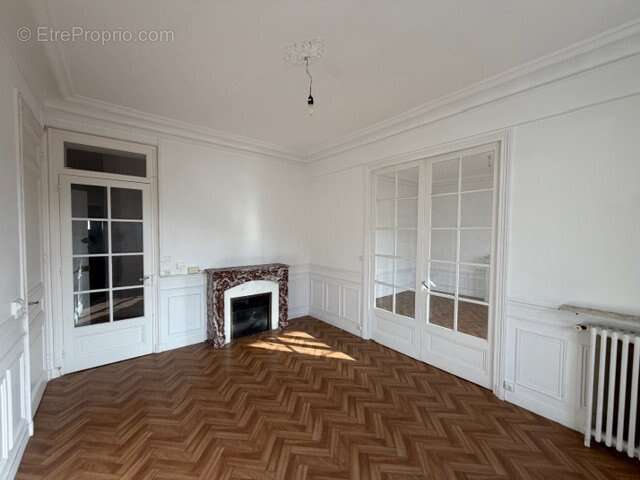 À VENDRE – Superbe appartement de caractère à Saint-Étienne - photo 2