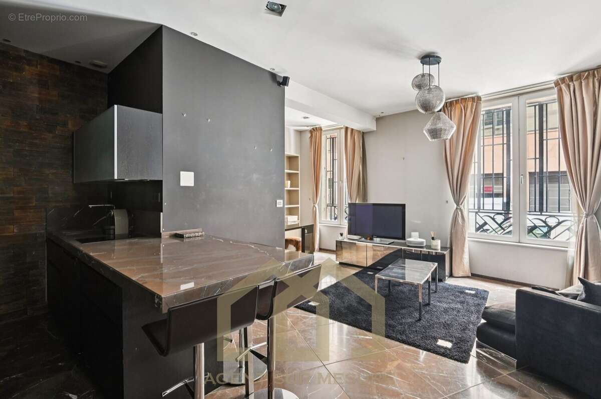 Appartement à PARIS-8E