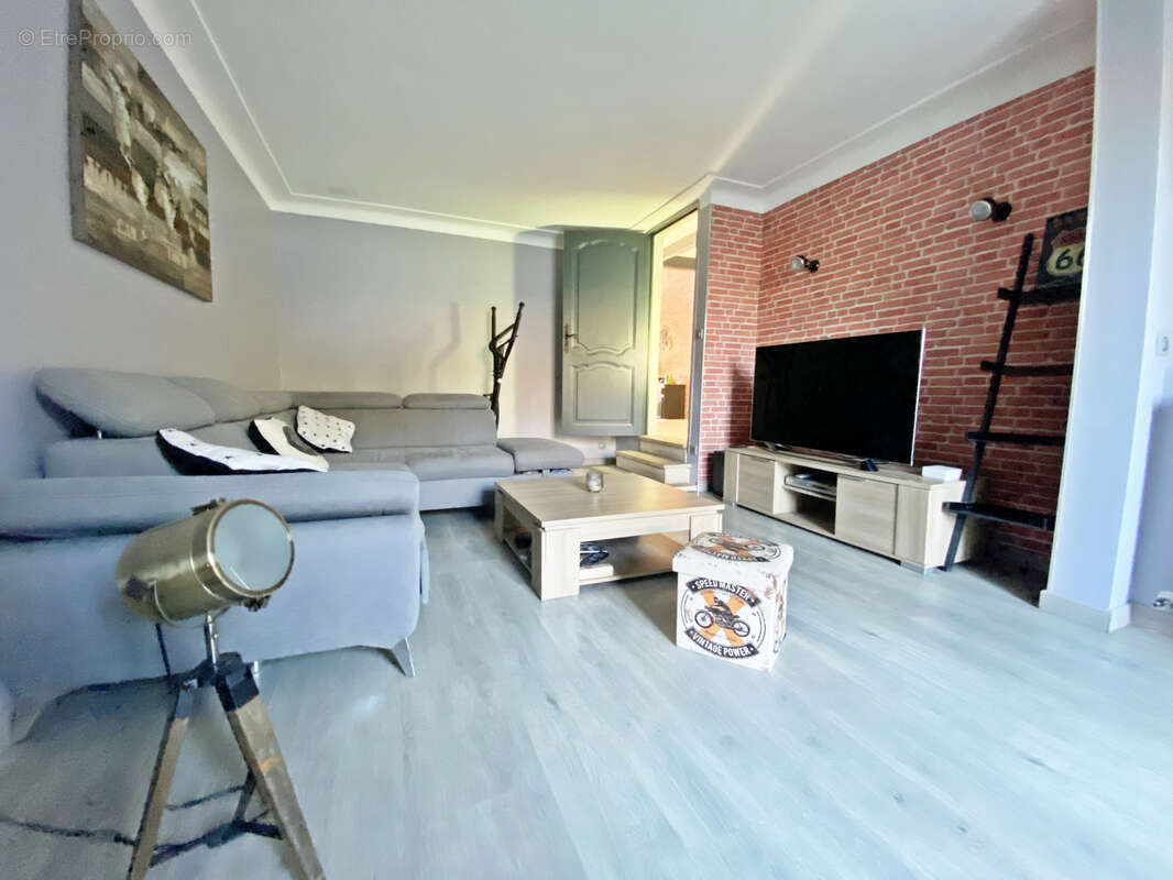 Maison à MENIL-LA-HORGNE