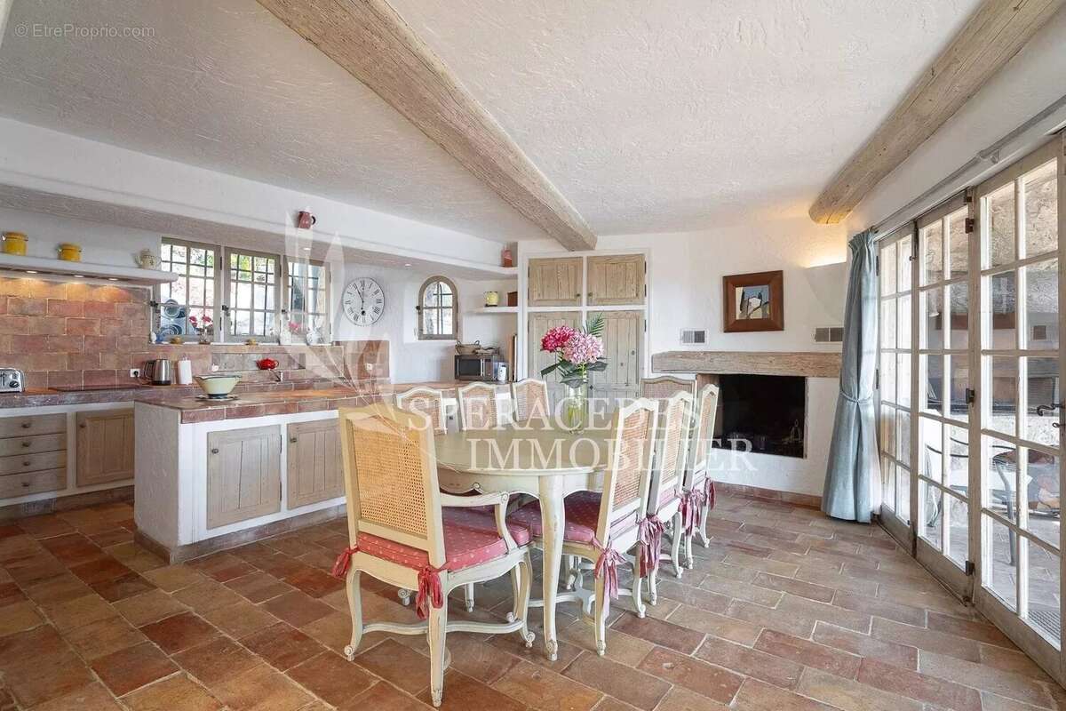 Maison à TOURRETTES-SUR-LOUP