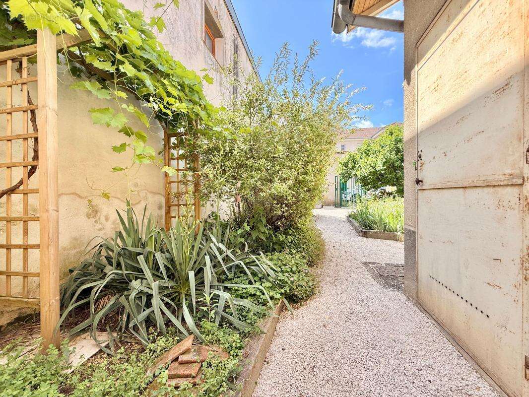 Appartement à PONTAILLER-SUR-SAONE
