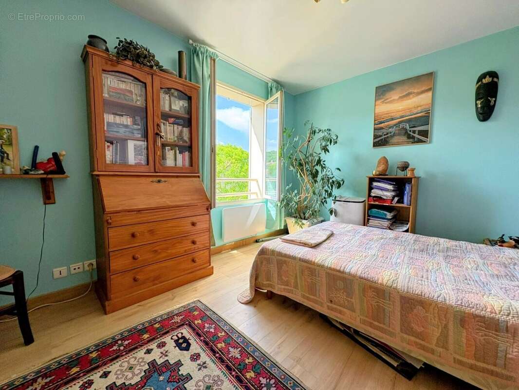 Duplex avec 2 chambres + garage + terrasse - photo 4