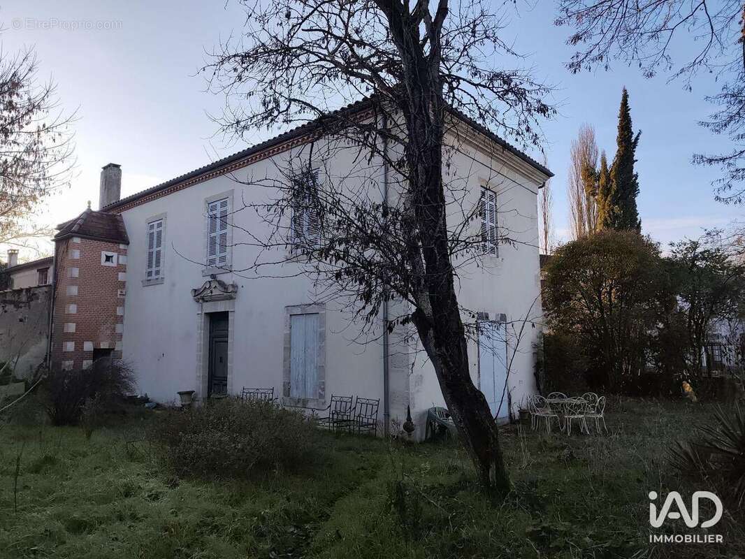 Maison 235 m² à Villefranche-Du-Queyran  - photo 3