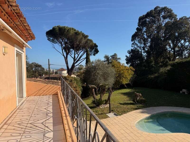Villa Mandelieu-la-Napoule – Minelle – 300 m² – Terrain plat – Piscine – 4 suites – Triple garage - photo 8