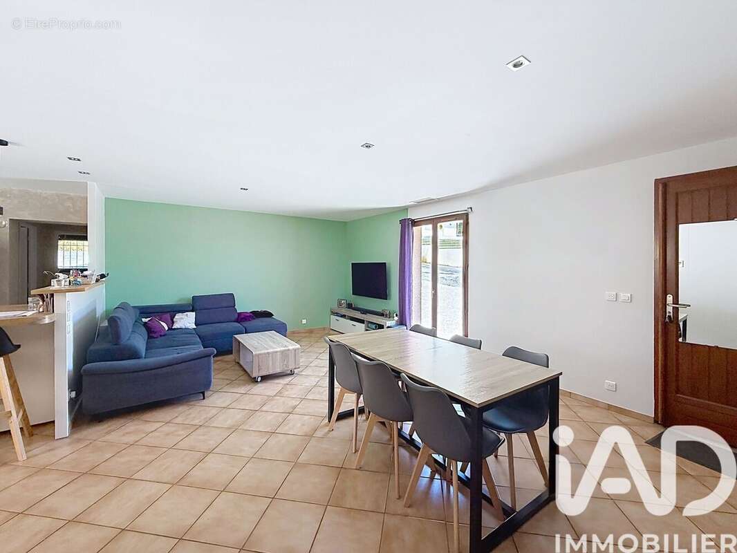 Maison 122 m² à Escoubes  - photo 7