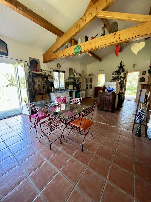 Maison à SAINT-CHAMAS