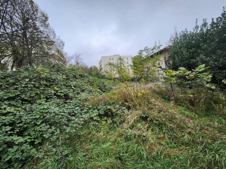 Terrain à VAULX-EN-VELIN