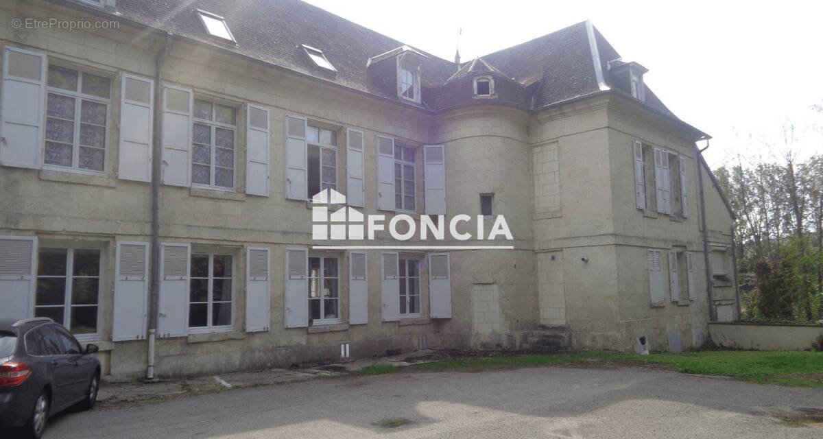 Appartement à COURMELLES