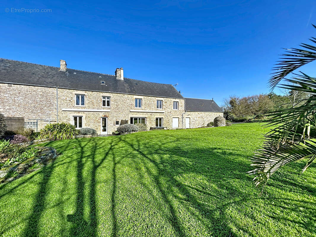 Maison à SAINT-MAURICE-EN-COTENTIN