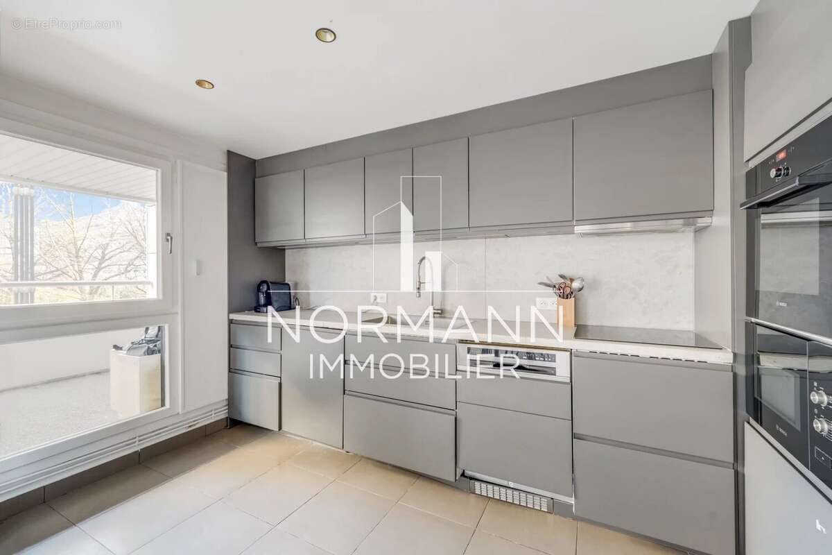 Appartement à LEVALLOIS-PERRET