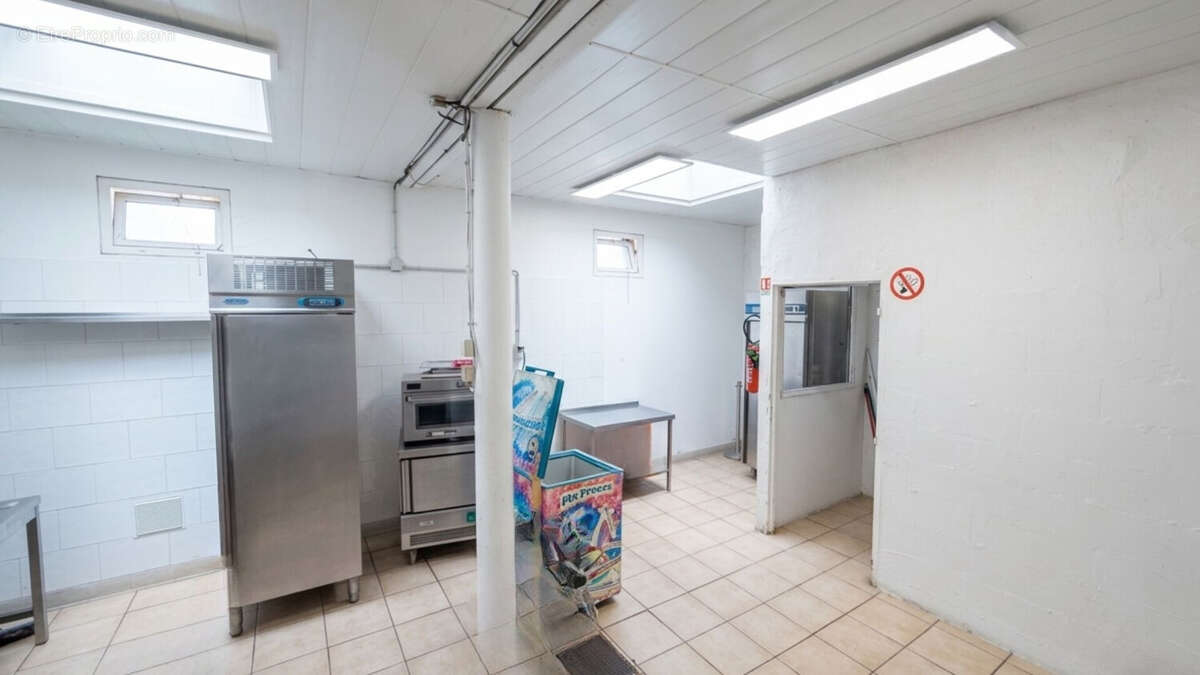 Commerce 250 m² à Vidauban  - photo 8