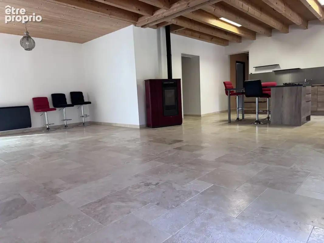 Ferme rénovée – 3 chambres – terrain de plus de 6 600 m² – bord de rivière - photo 6