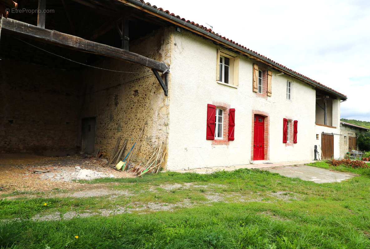 Maison à MONLEON-MAGNOAC