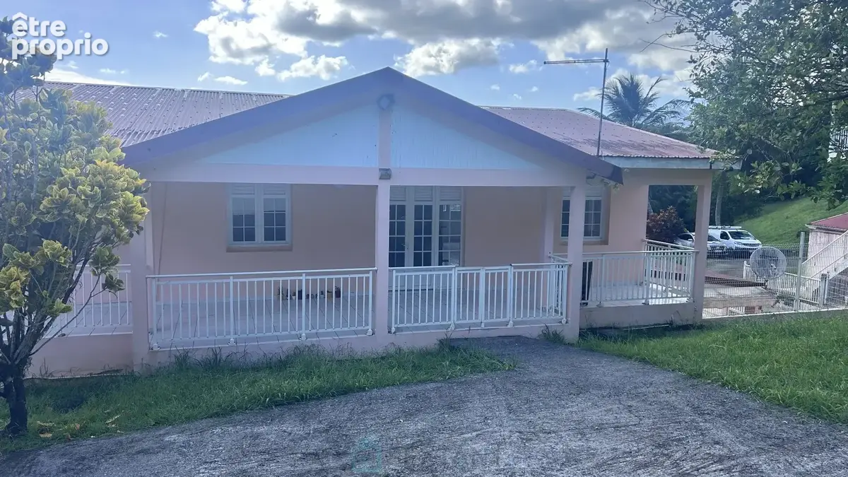 Maison 4 pièces 442 m² · à Le Lamentin · 442 m² · 1 250 000 €