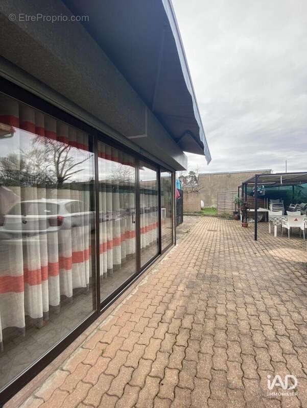 Photo 4 - Commerce à SAINTE-GENEVIEVE-DES-BOIS