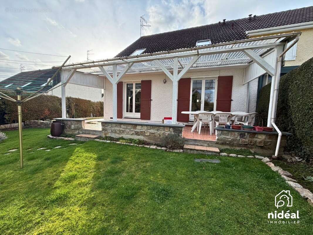 Maison à MARESCHES