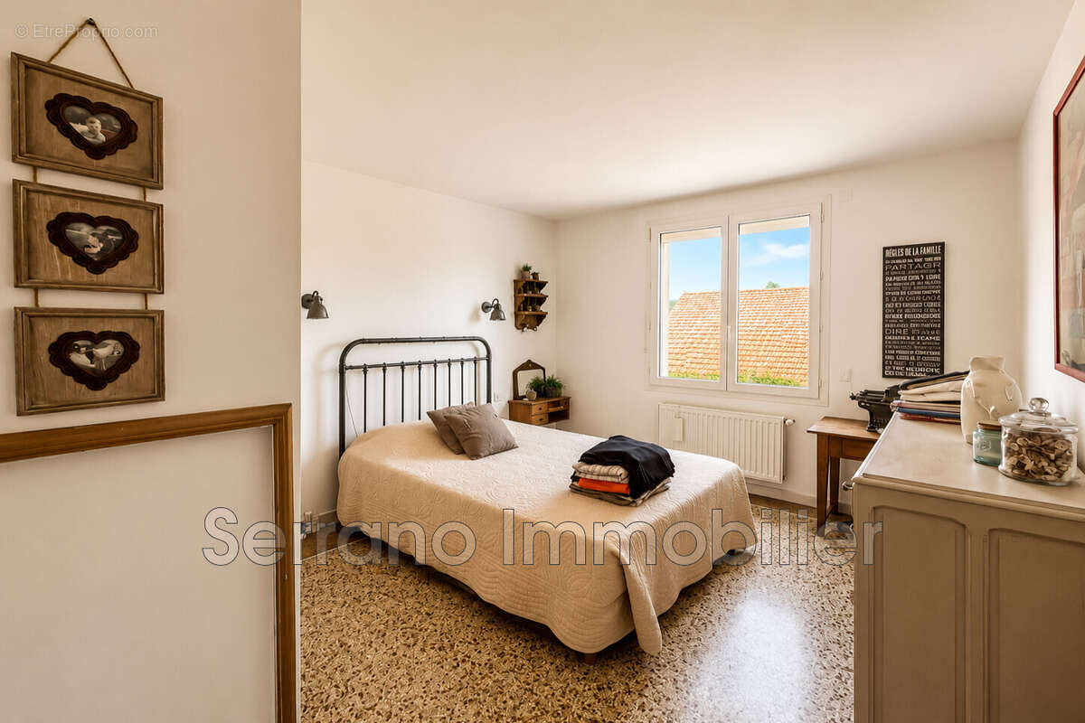 Maison 400 m² à Le Tholonet  - photo 7