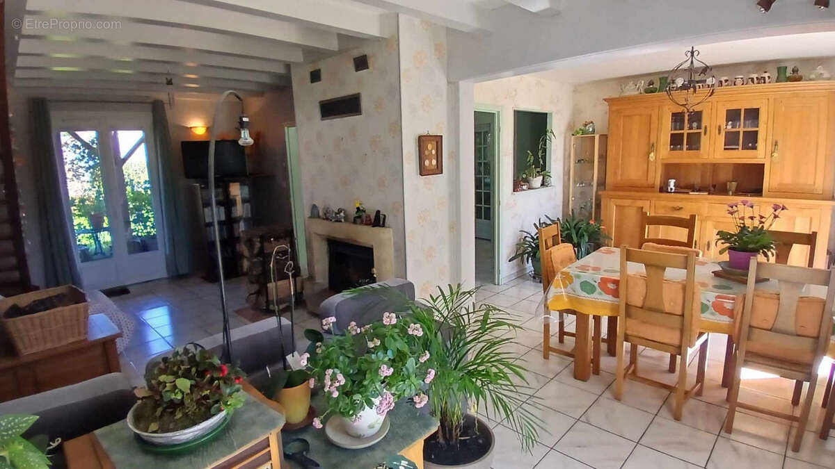 Maison à DUN-LE-PALESTEL