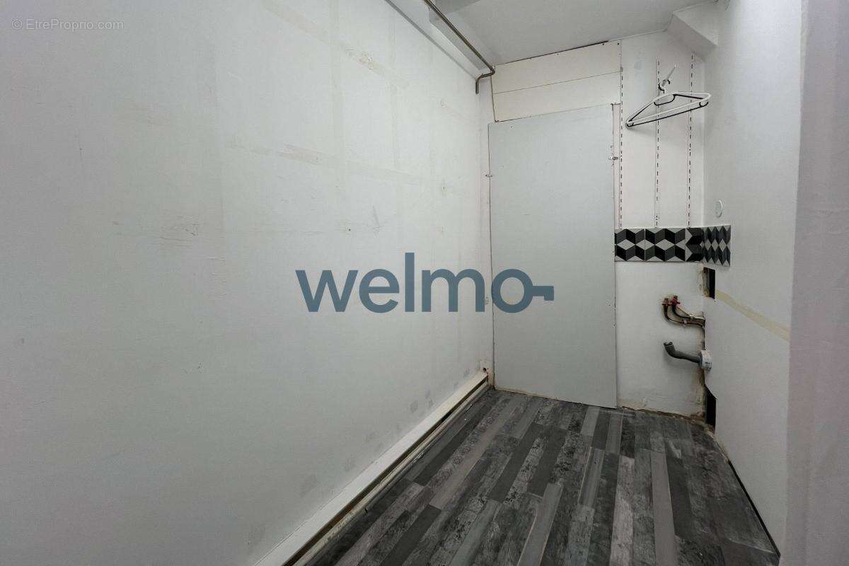 Commerce à PARIS-8E