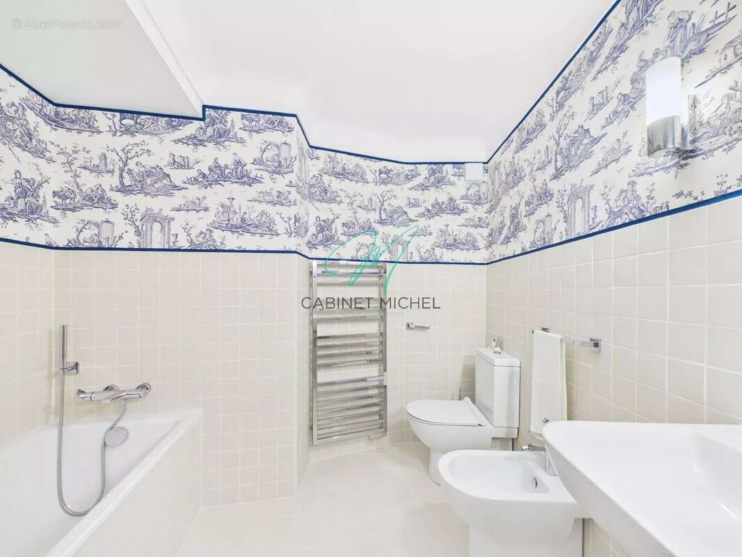 Appartement à CHATEAUNEUF-GRASSE