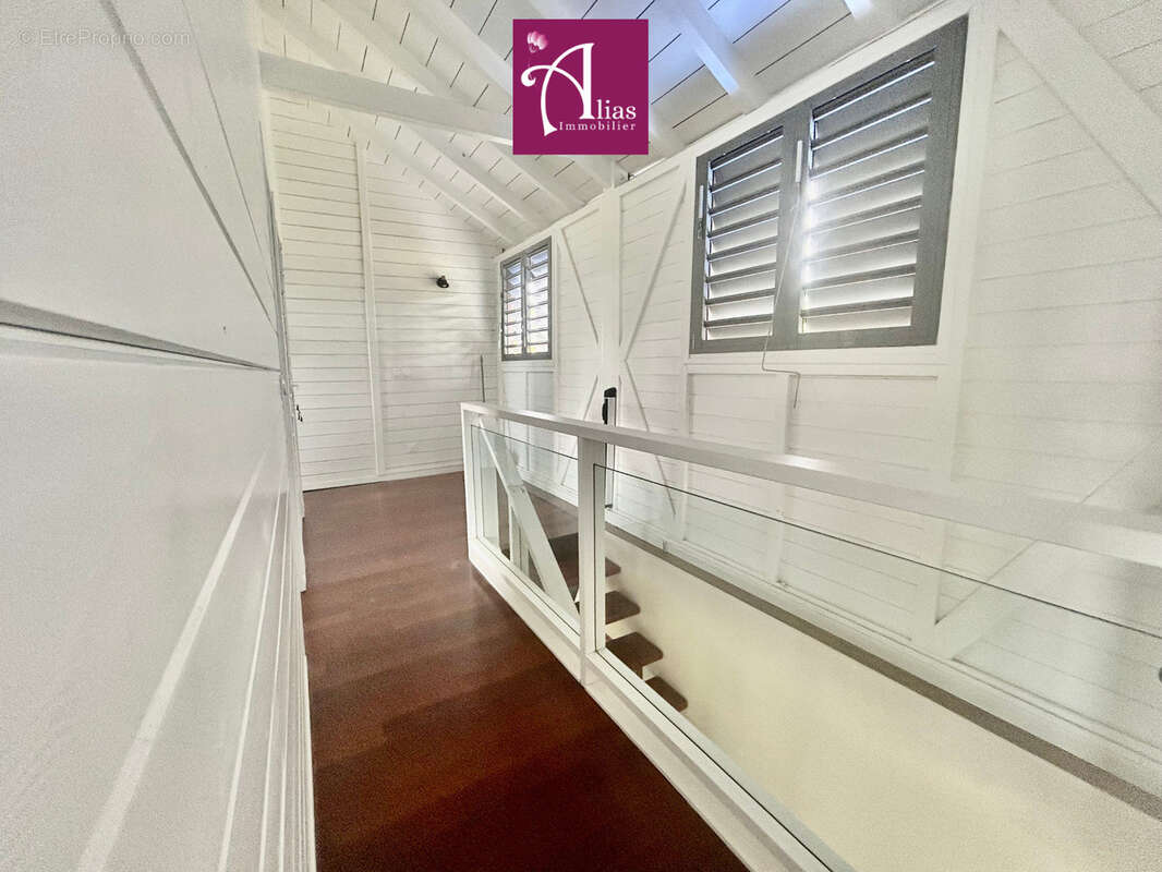 Maison à LES ABYMES