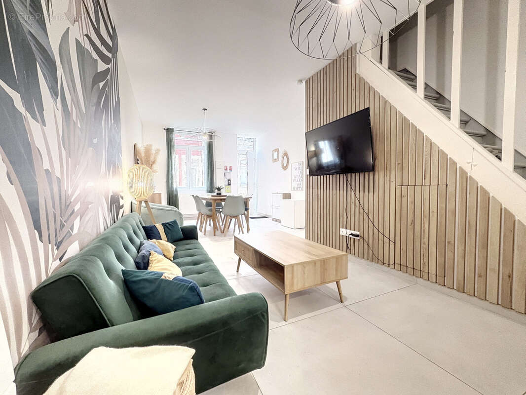 Maison de ville entièrement rénovée   94 m2   4 chambres avec salle d'eau   Croix - photo 3