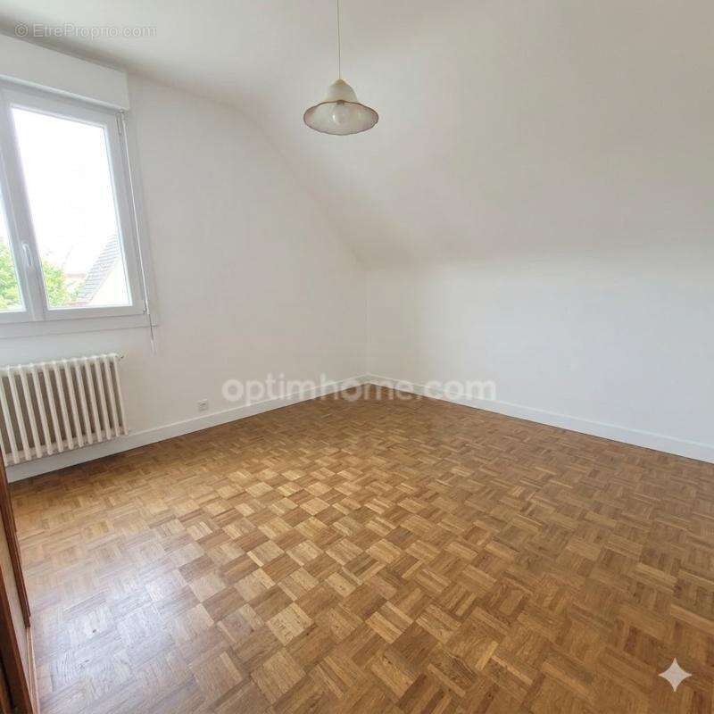 Maison familiale 130 m² à Quévert – 5 chambres, jardin 580 exposé au sud, centres commerciaux Leclerc et Carrefour à 2 pas - photo 6