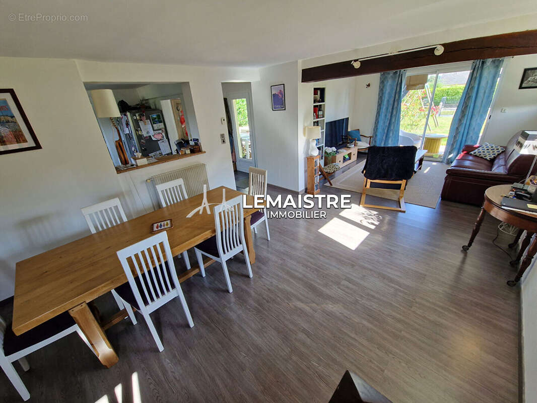 Maison à LES TROIS-PIERRES