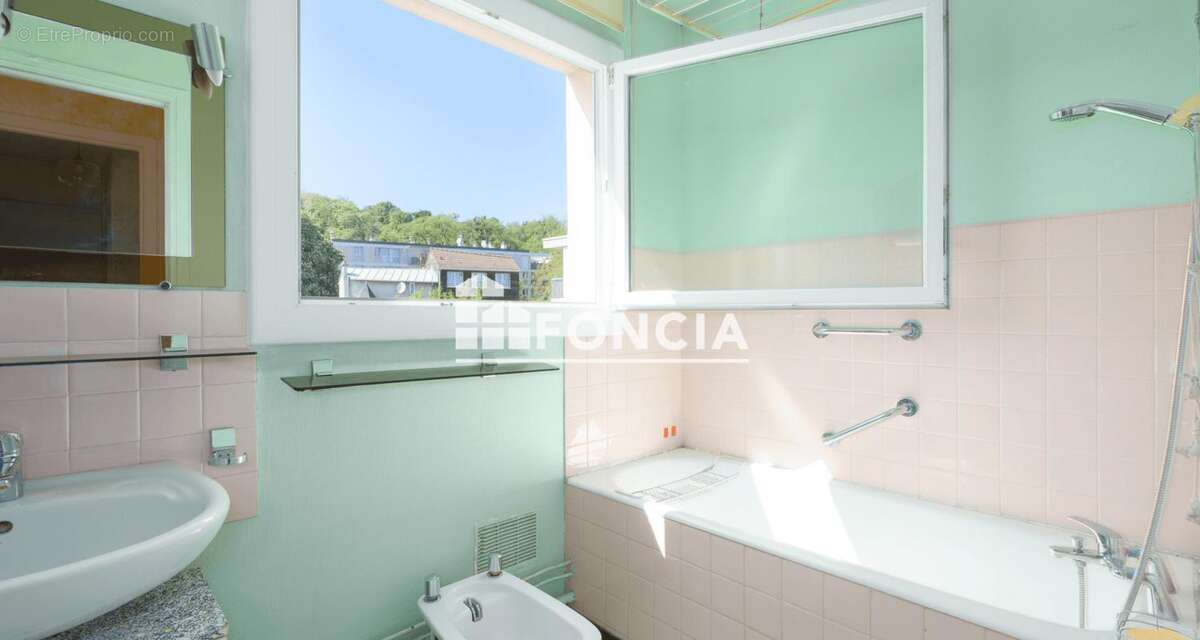 Appartement à LE PLESSIS-ROBINSON