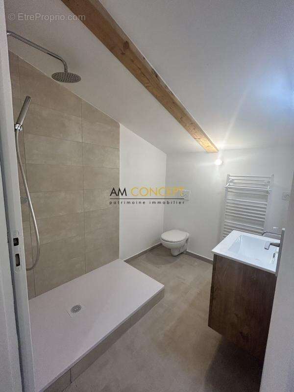 Appartement à CHATEAUNEUF-VILLEVIEILLE