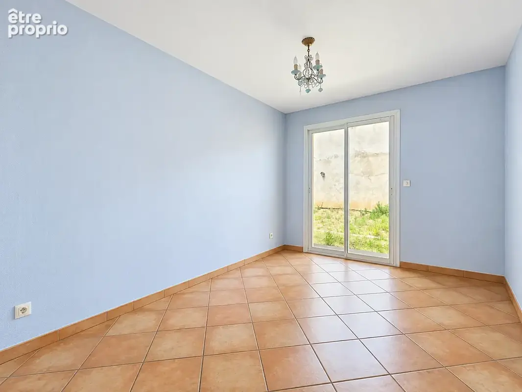 Entre calme résidentiel et proximité immédiate de tout, cette maison familiale n'attend que vos projets. - photo 10