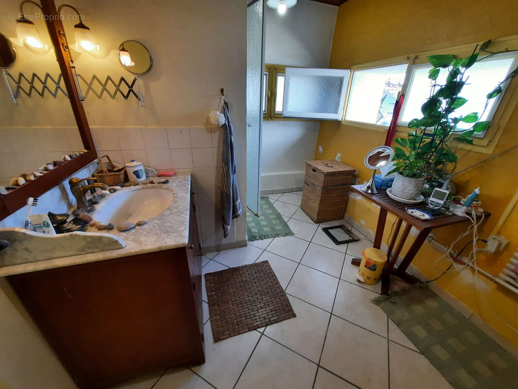 Maison de bourg 193 m2 + dépendance et jardin - photo 9