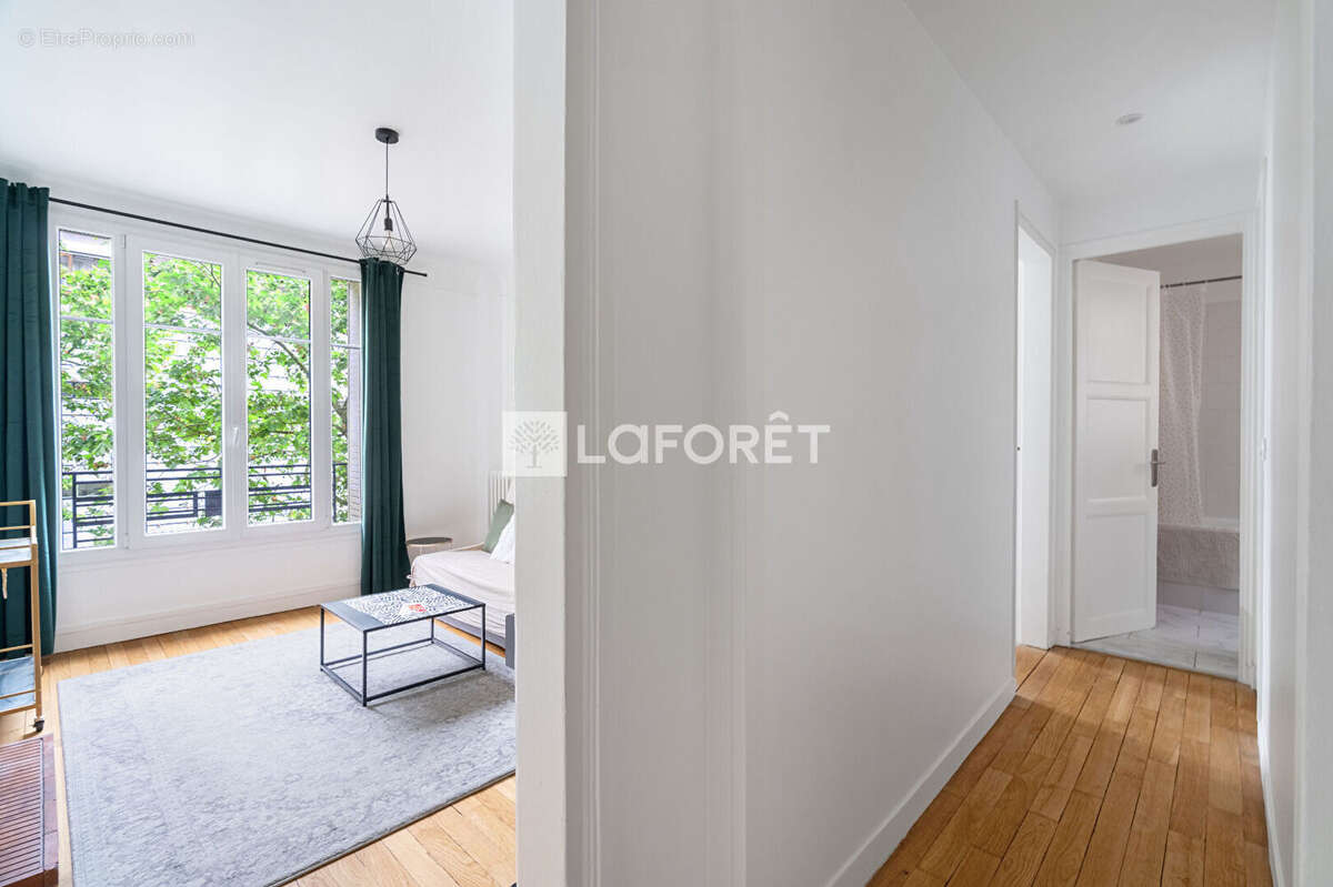Appartement à PARIS-16E