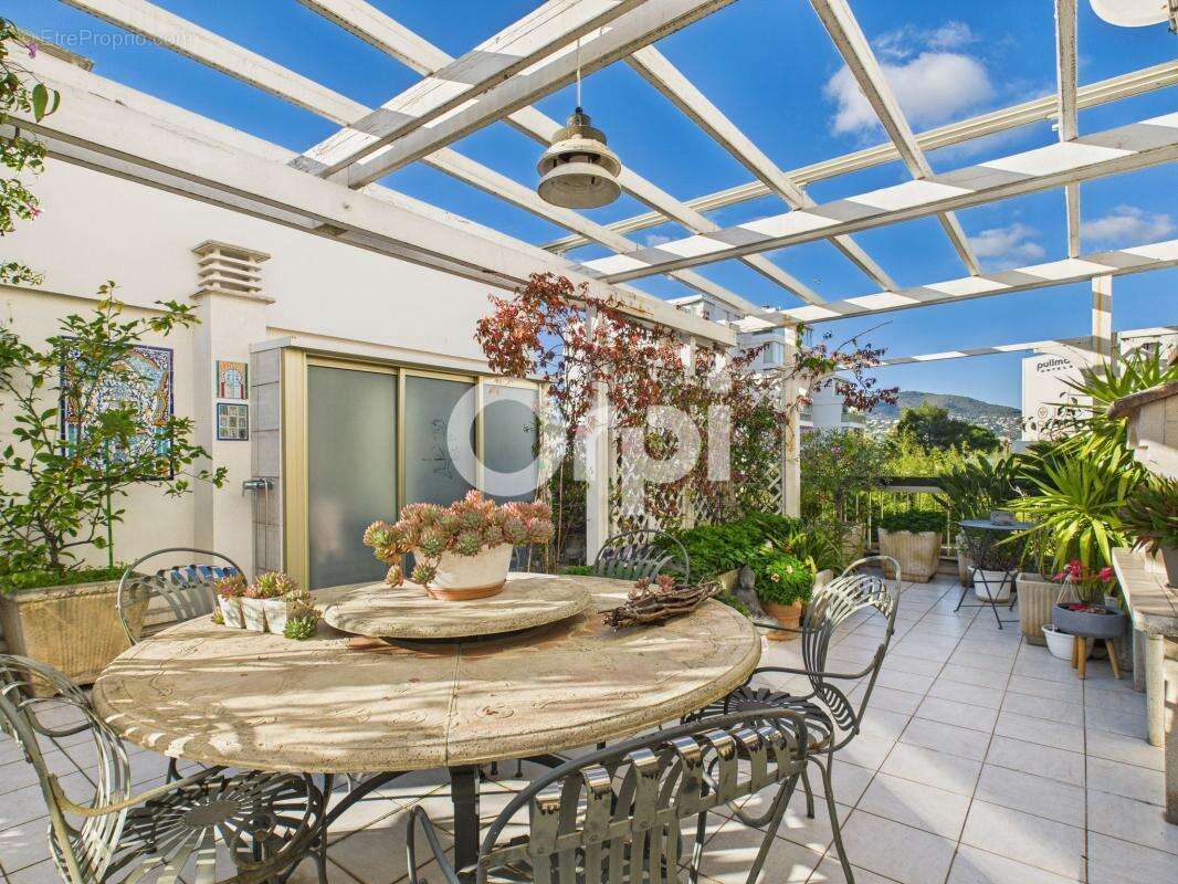 Appartement à MANDELIEU-LA-NAPOULE