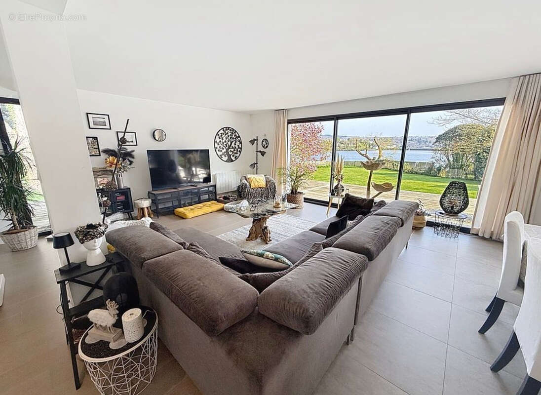 Maison à LE RELECQ-KERHUON