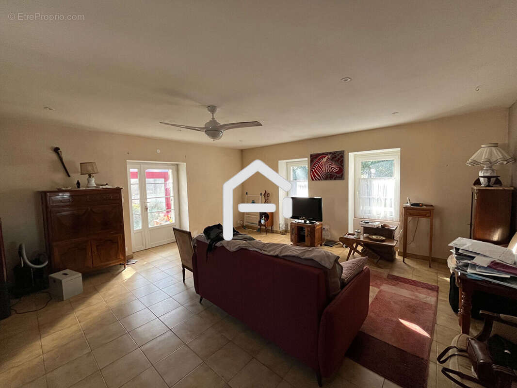 Maison à MOUTIERS-LES-MAUXFAITS