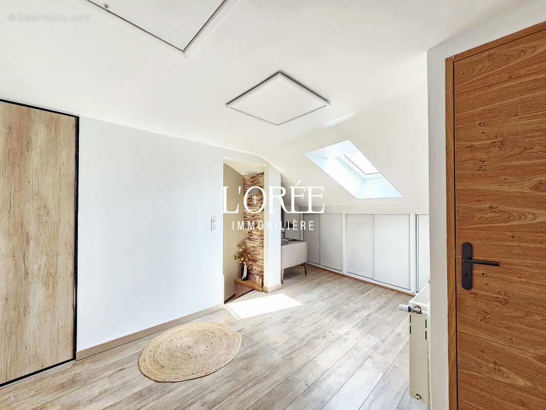 Maison de ville 1930 rénovée -  159m2 - beaux volumes - jardin - garage - photo 6