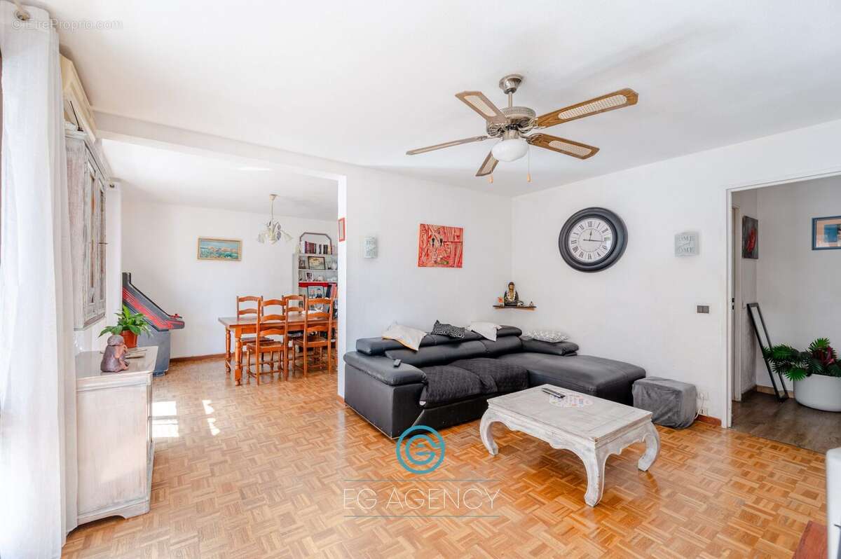 Appartement à MARSEILLE-4E