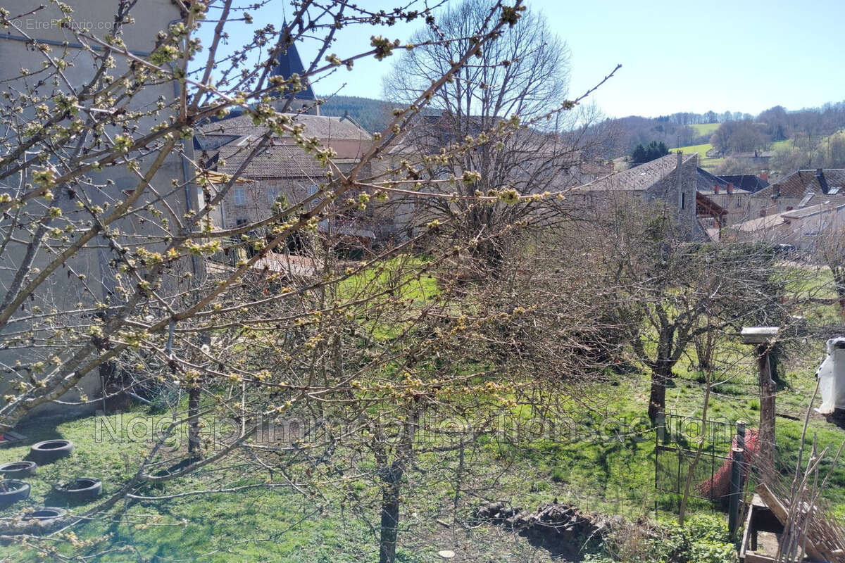 Maison à FERRIERES-SUR-SICHON