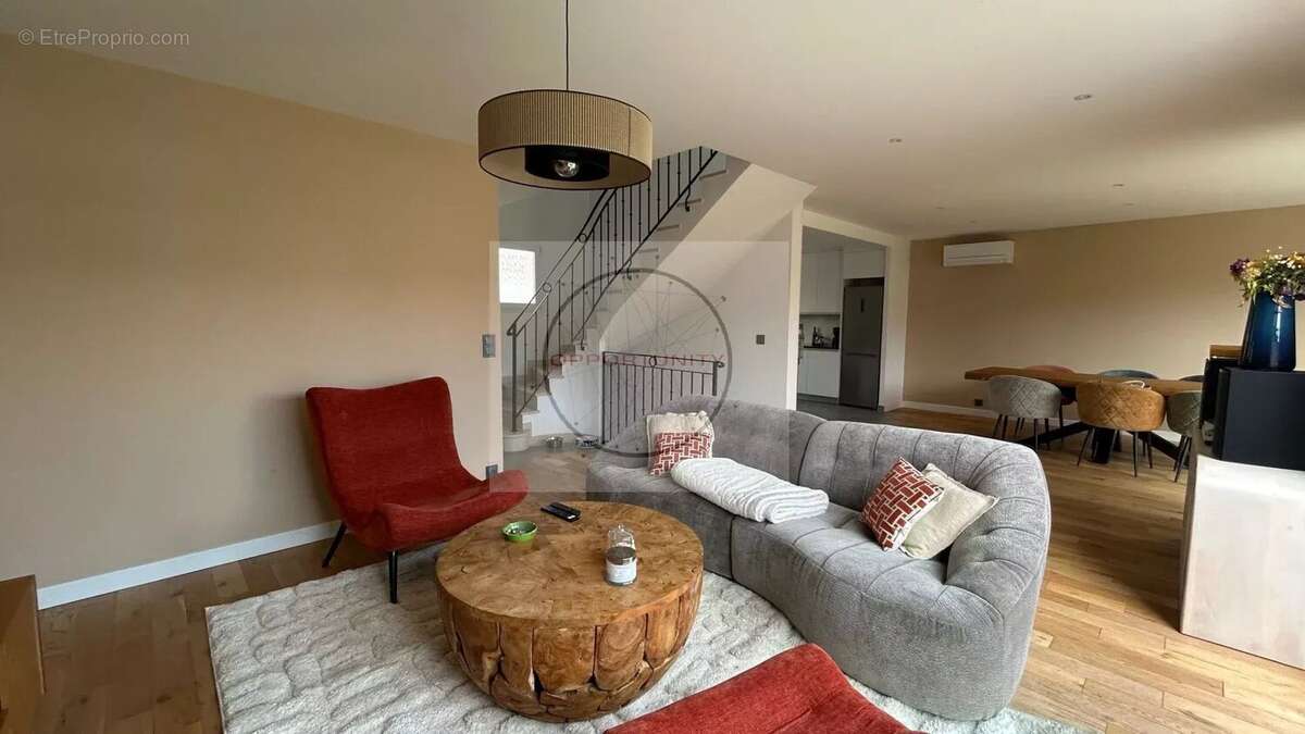 Maison à CHENNEVIERES-SUR-MARNE