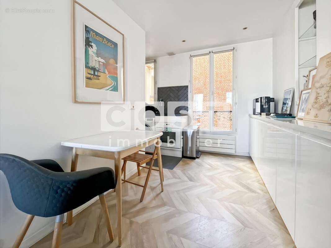 Appartement à COURBEVOIE