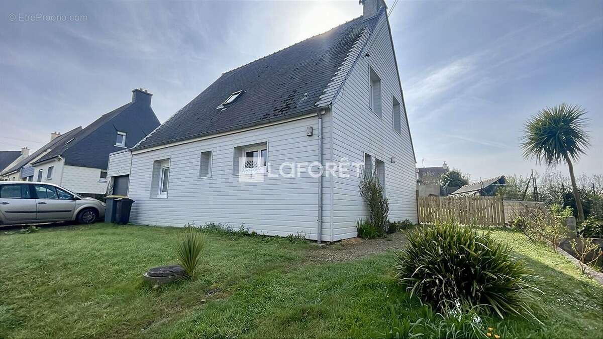 Maison à PLOUBEZRE