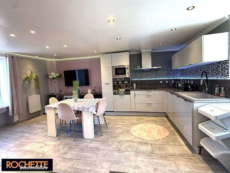 Maison 129 m² à Saint-Just-La-Pendue  - photo 2