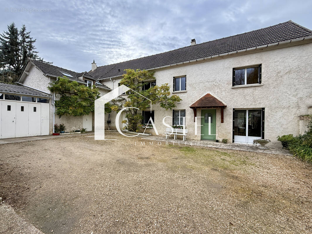 Maison à MORAINVILLIERS